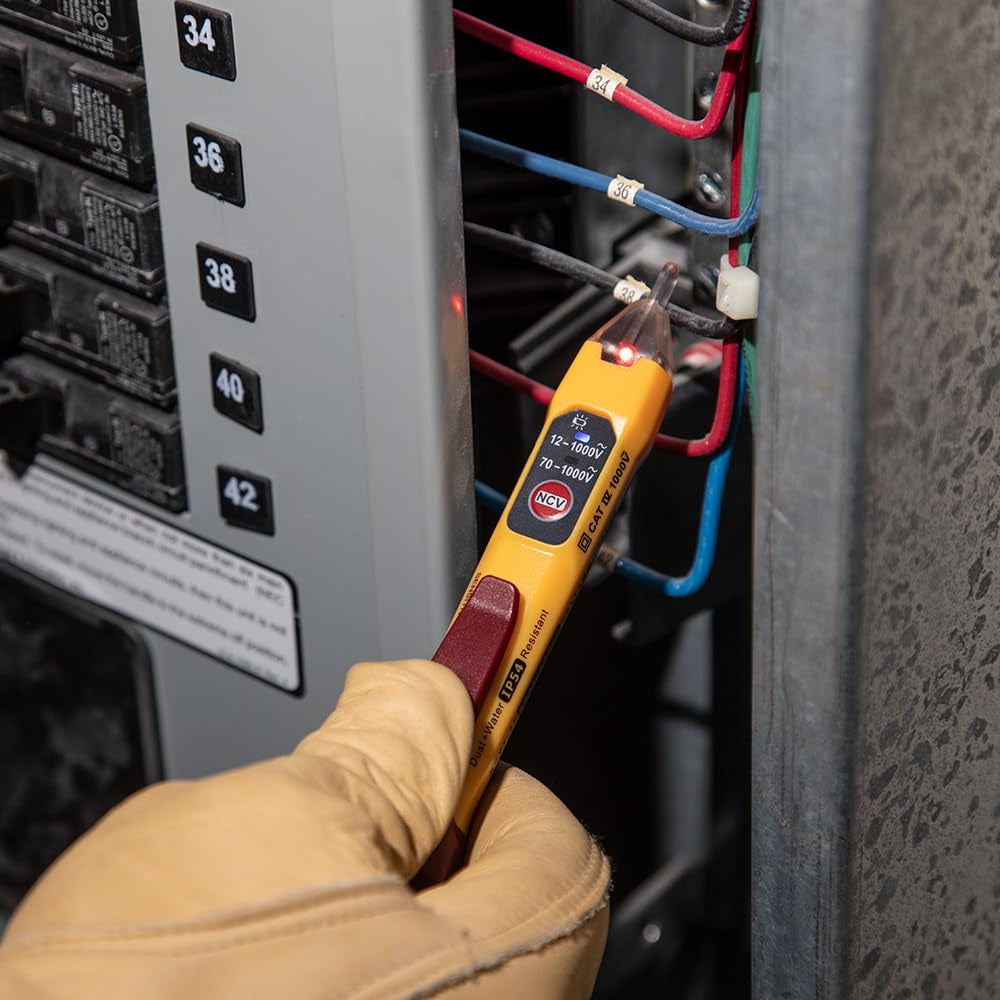 Klein Tools NCVT2PKIT Non-Contact Voltage Tester with Outlet Tester